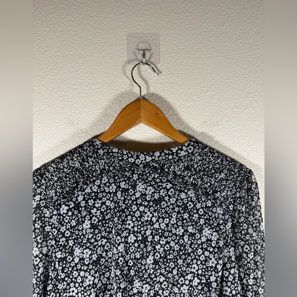 Evereve Petra Floral Blouse Medium L31 - Picture 6 of 9